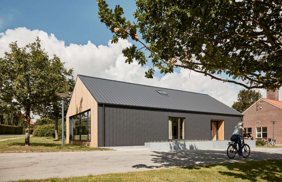 Steel and wood annex for extra space for ‘loaning out’ at Risskov Library, Risskov Bibliotek - Fortebakken 1, 8240 Risskov